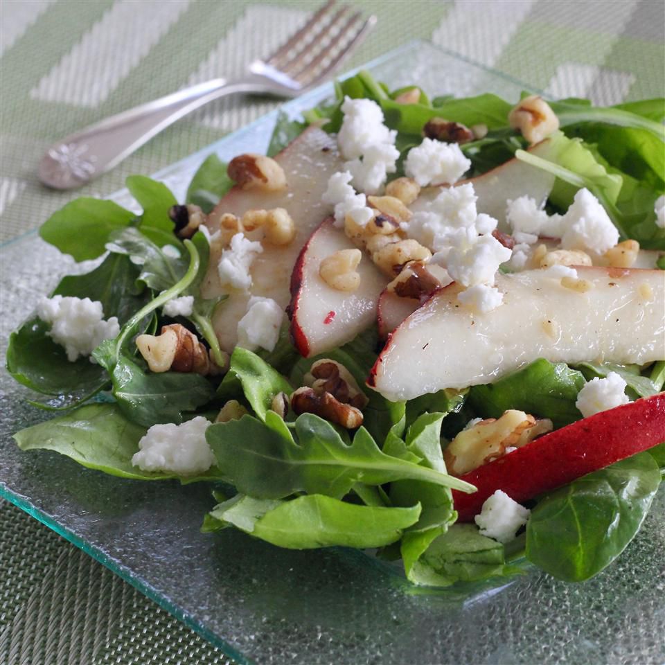 Pear salad with feta and walnuts